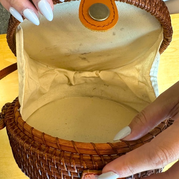 Woven crossbody small round bag - Picture 5 of 6